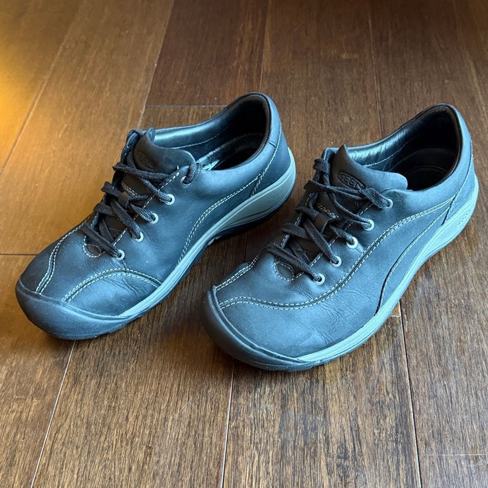 KEEN Presidio II Women's Black Leather Comfort Walking Shoes Sneaker Size 9.5 - Picture 2 of 9